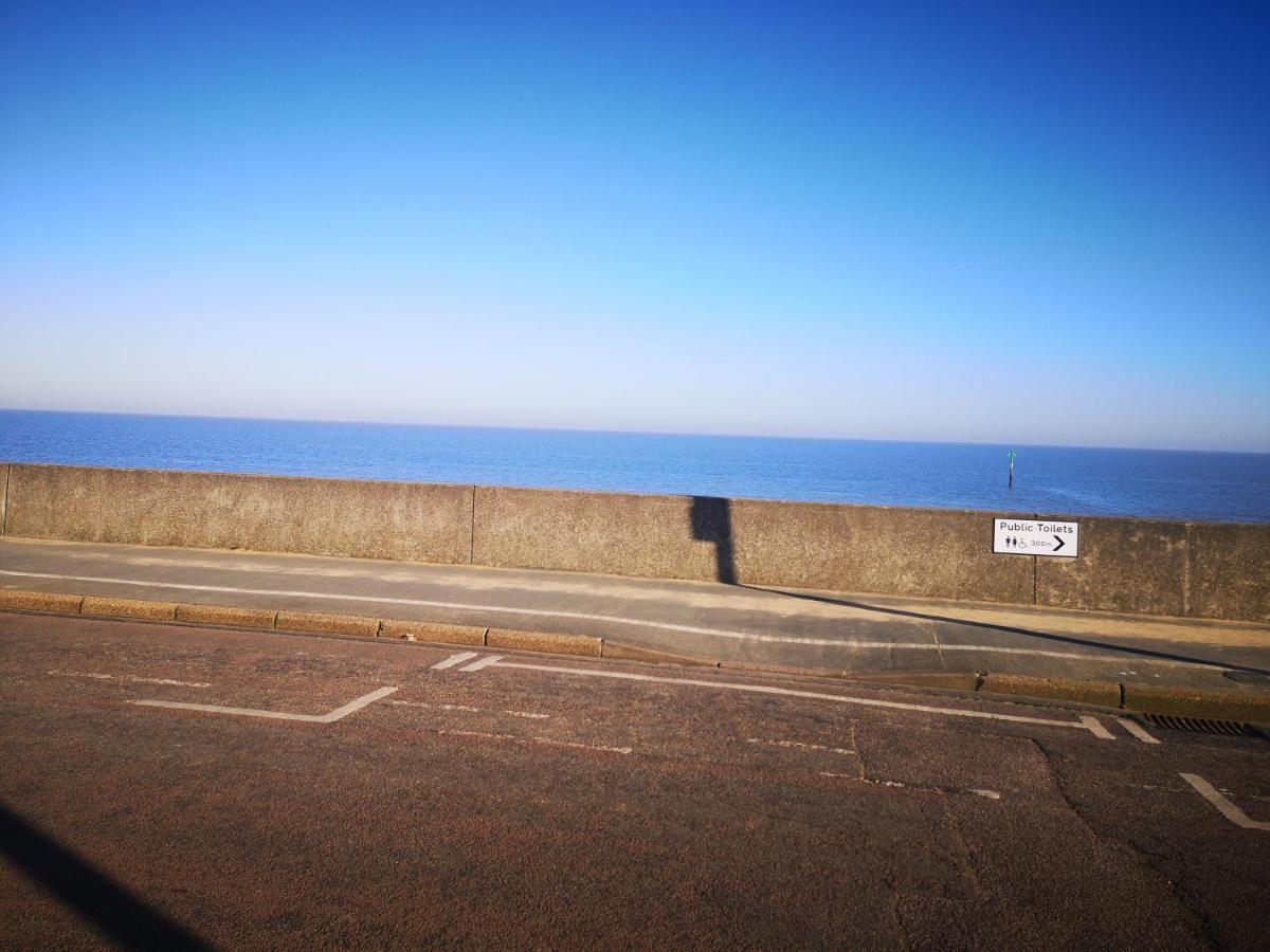 Lovely 2-Bed Caravan In Walton On The Naze Exterior foto