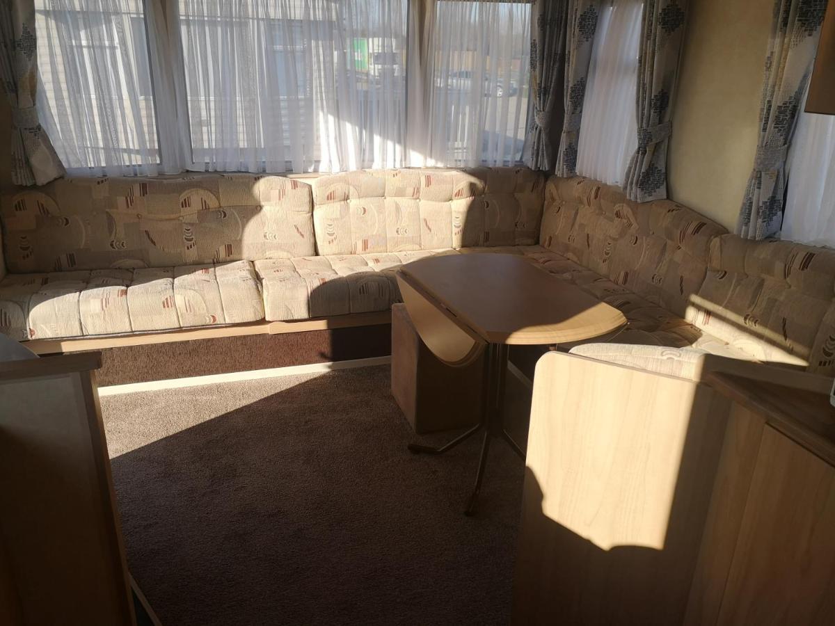 Lovely 2-Bed Caravan In Walton On The Naze Exterior foto